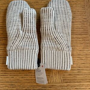 Lululemon Knit Mittens